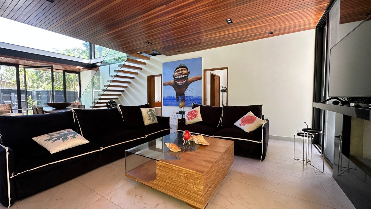 Casa em Condominio de Alto Padrão em Frente Mar
