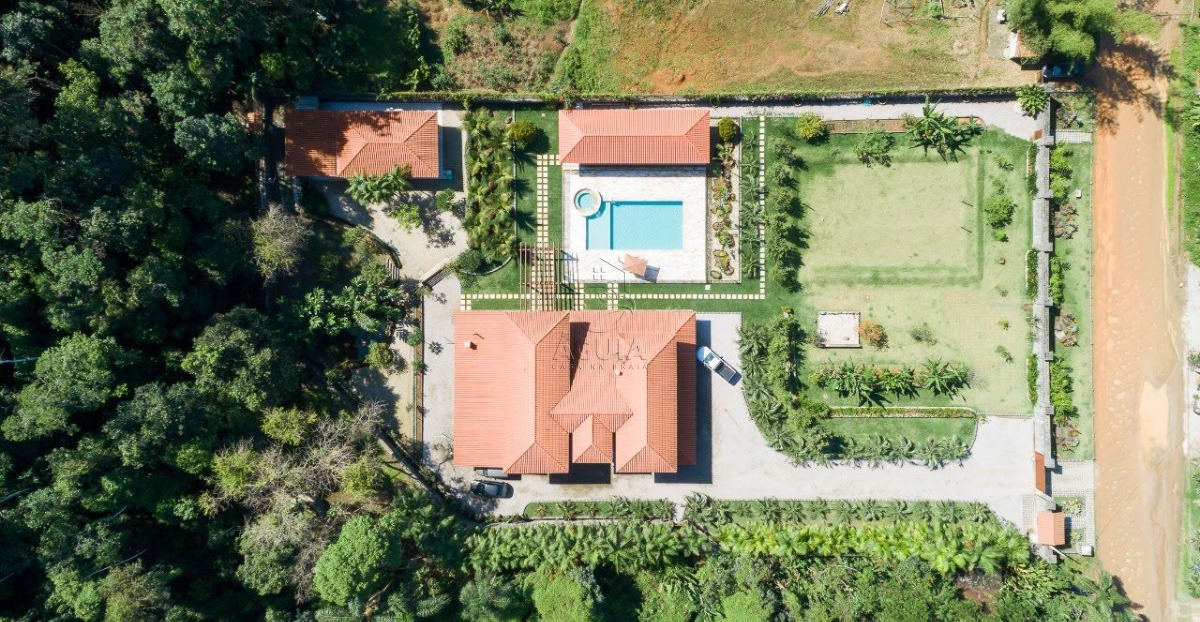 Uma Linda Mansão com 6 Dormitórios com 5 Mil Metros de Terreno