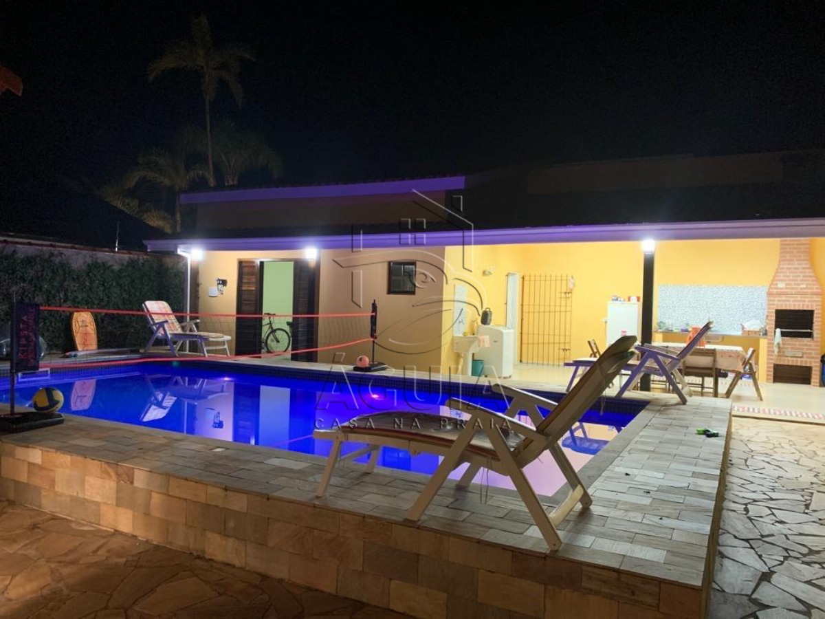 Casa com Piscina e Varanda Gourmet Ampla, Mobiliada e Pronta para Morar!!