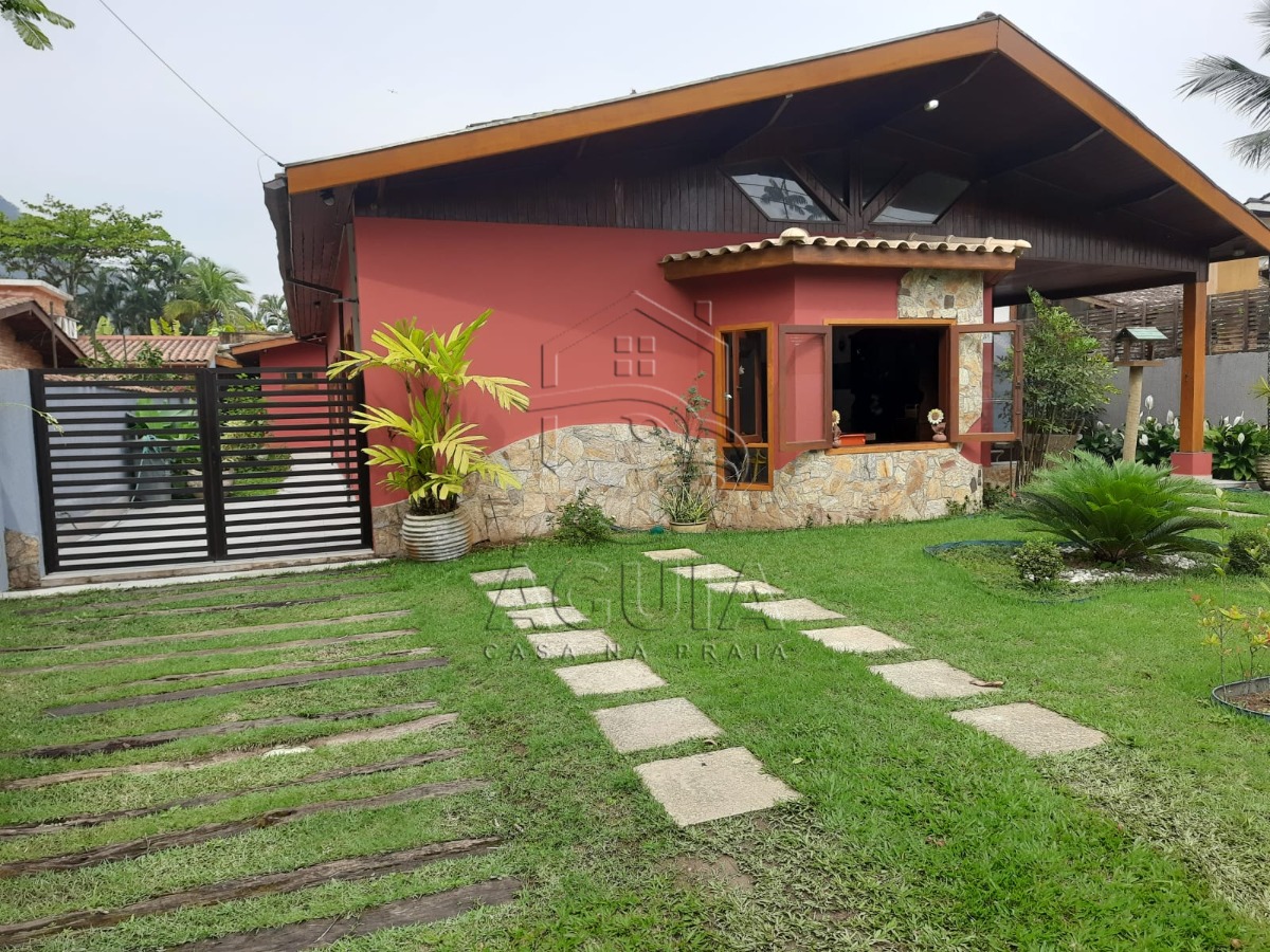 Linda Casa No Condomínio Pedra Verde a 150 Metros da Praia do Lázaro em Ubatuba!