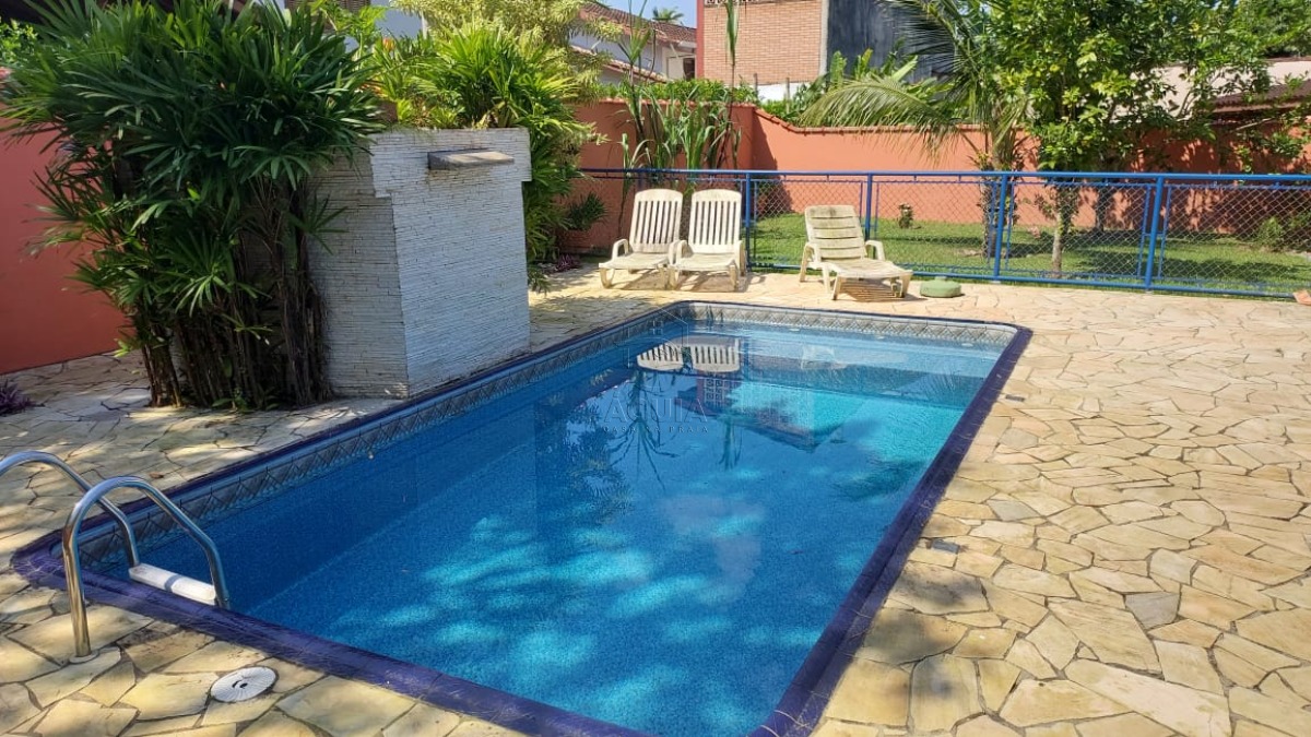 Casa a Venda em Condomínio Fechado No Horto com 3 Dormitorios