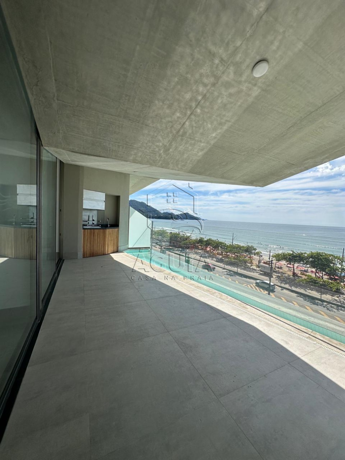 Apartamento Alto Padrão com Piscina Na Sacada Frente Mar Na Praia Grande em Ubatuba!